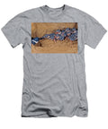 1 Belted Kingfisher Feeds Young Anthony Mercieca T-Shirt