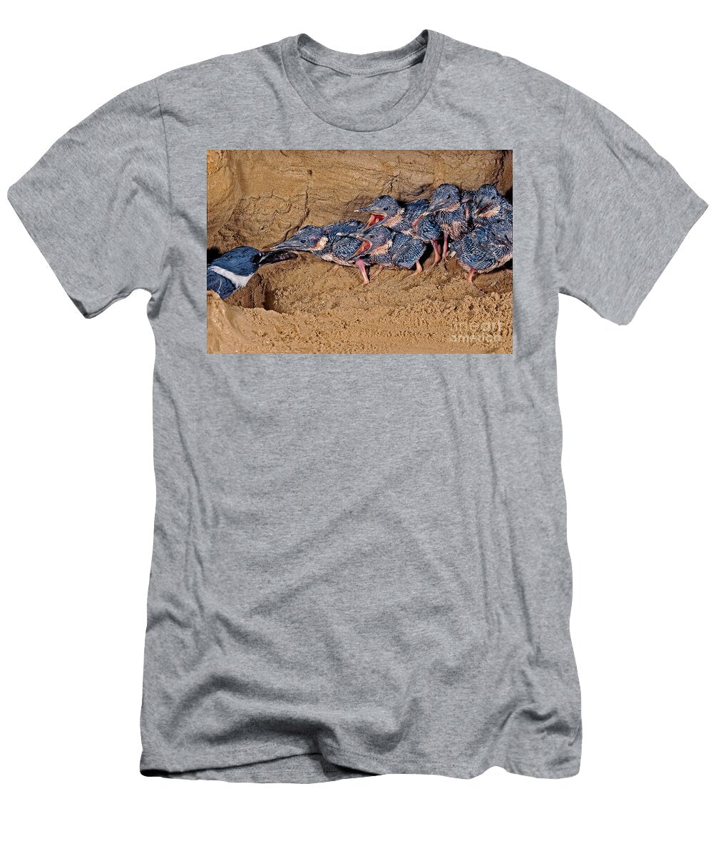 1 Belted Kingfisher Feeds Young Anthony Mercieca T-Shirt