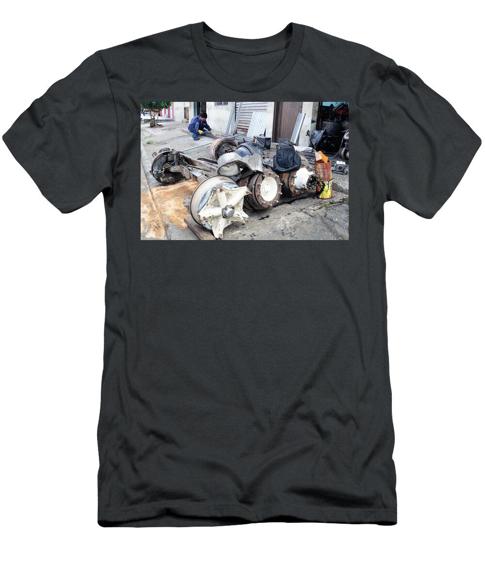 1 Door Welding Workshop Carlos Mora T-Shirt