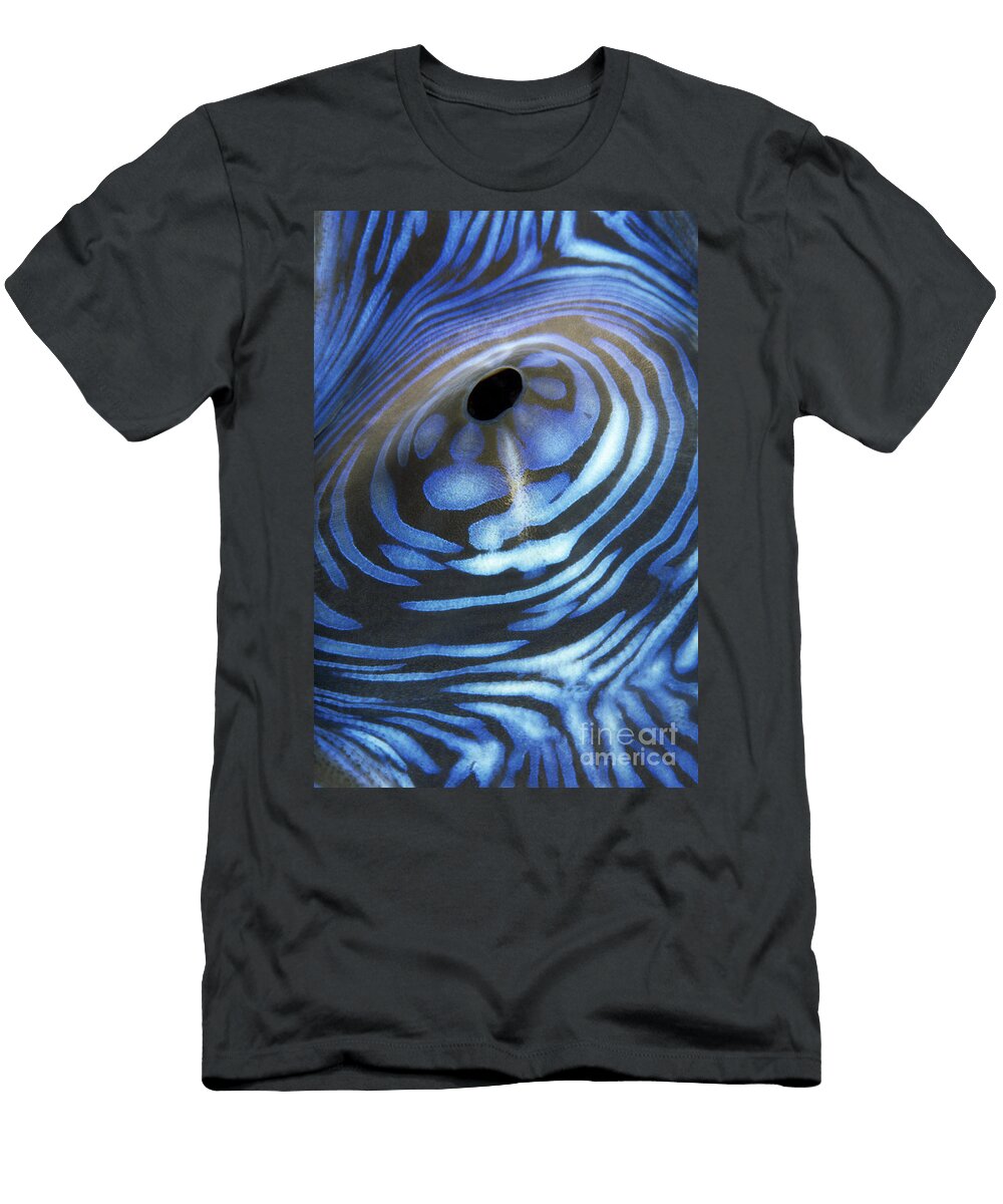 1 Giant Tridacna Clam Dave Fleetham T-Shirt
