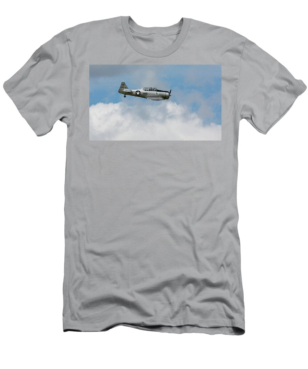 1 North American T 6 Texan Trainer From World War Ii Flying in Air Bruce Beck T-Shirt