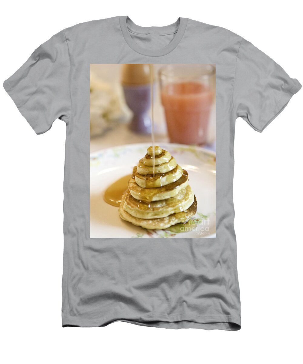 1 Pancake Piramid Iris Richardson T-Shirt