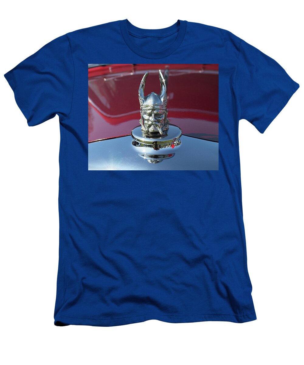 1 Viking Head Mascot on the Radiator of a Rover 75 Peter Lloyd T-Shirt