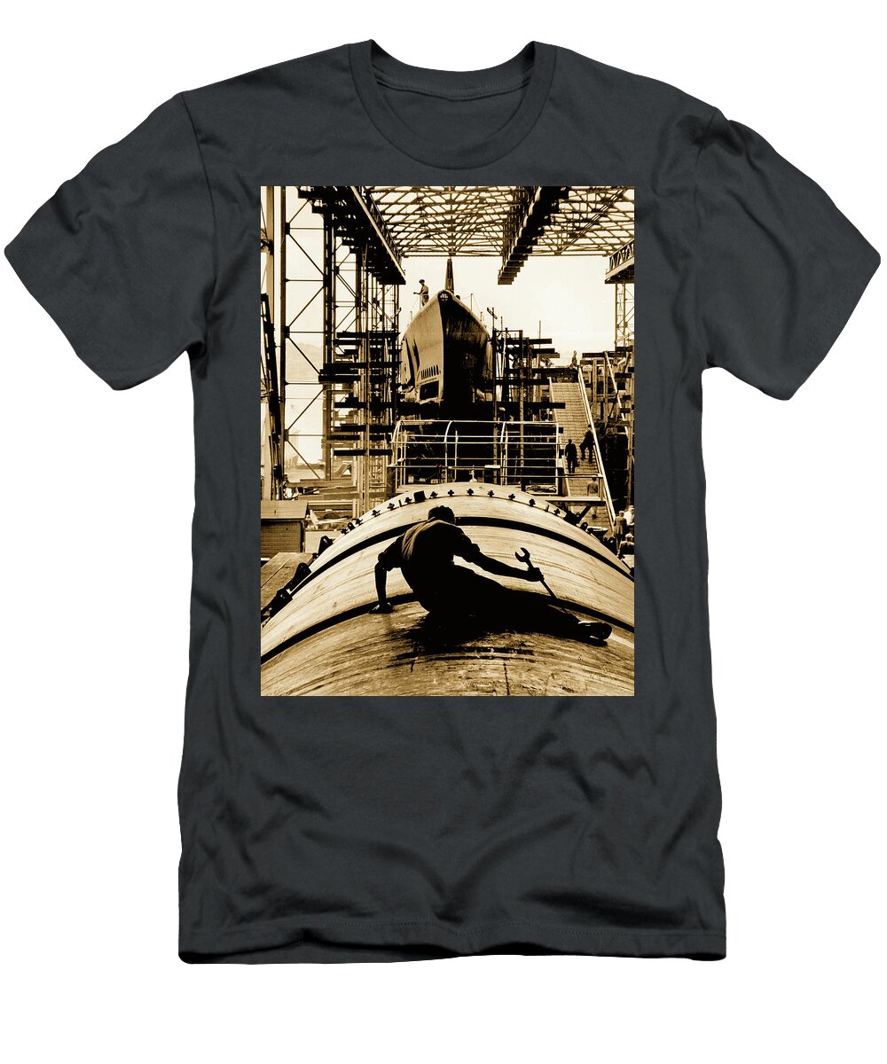 1 Working on Submarine 1943 U S N a T-Shirt