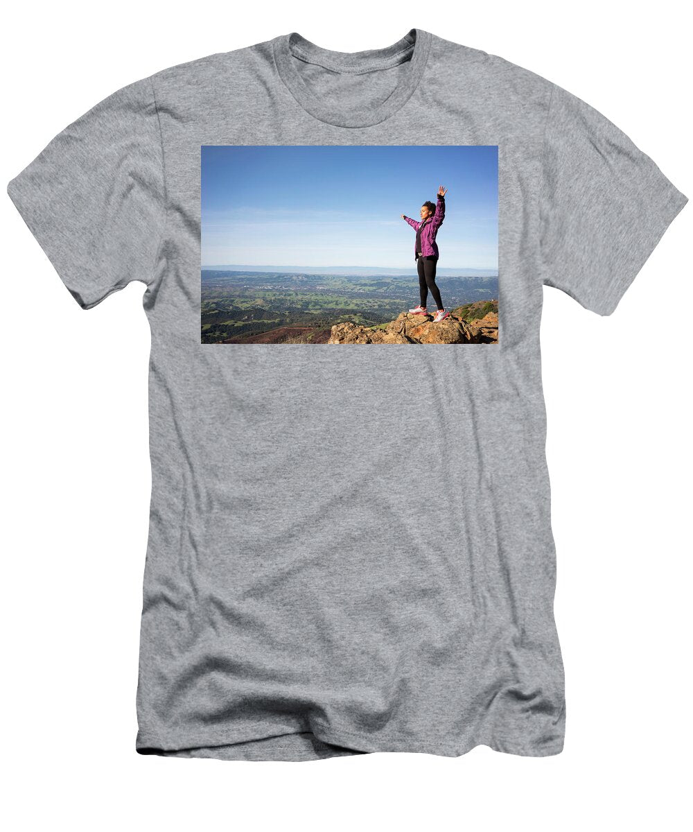 11 Woman Hiking Up Mt Dialbo Terry Schmidbauer T-Shirt