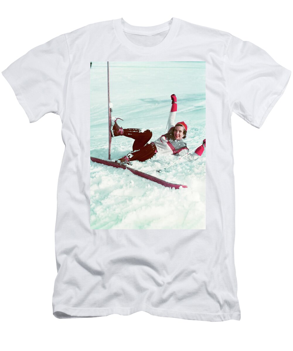 1940s 1950s Woman on Skis Falling Vintage Images T-Shirt