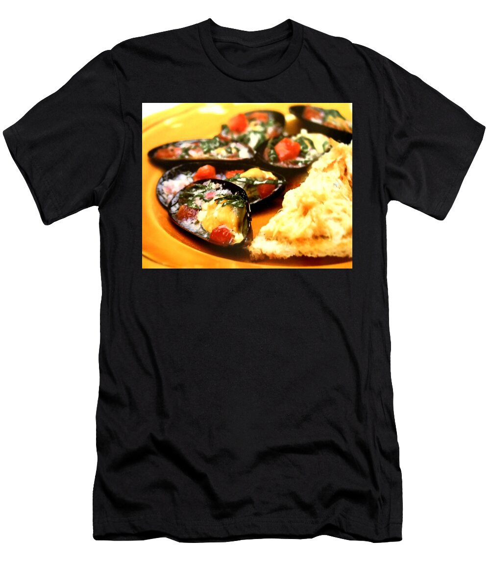 2 Clams Frederick Lyle Morris T-Shirt