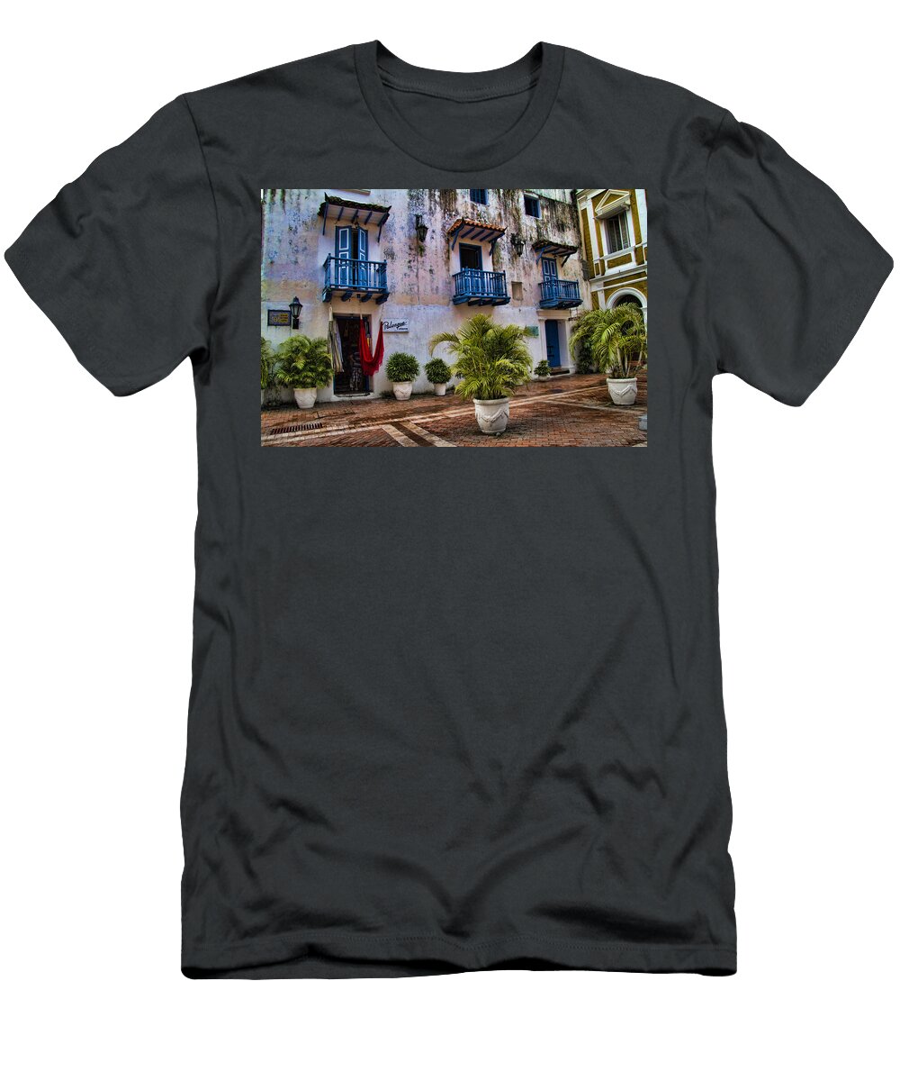 2 Colonial Buildings in Old Cartagena Colombia David Smith T-Shirt
