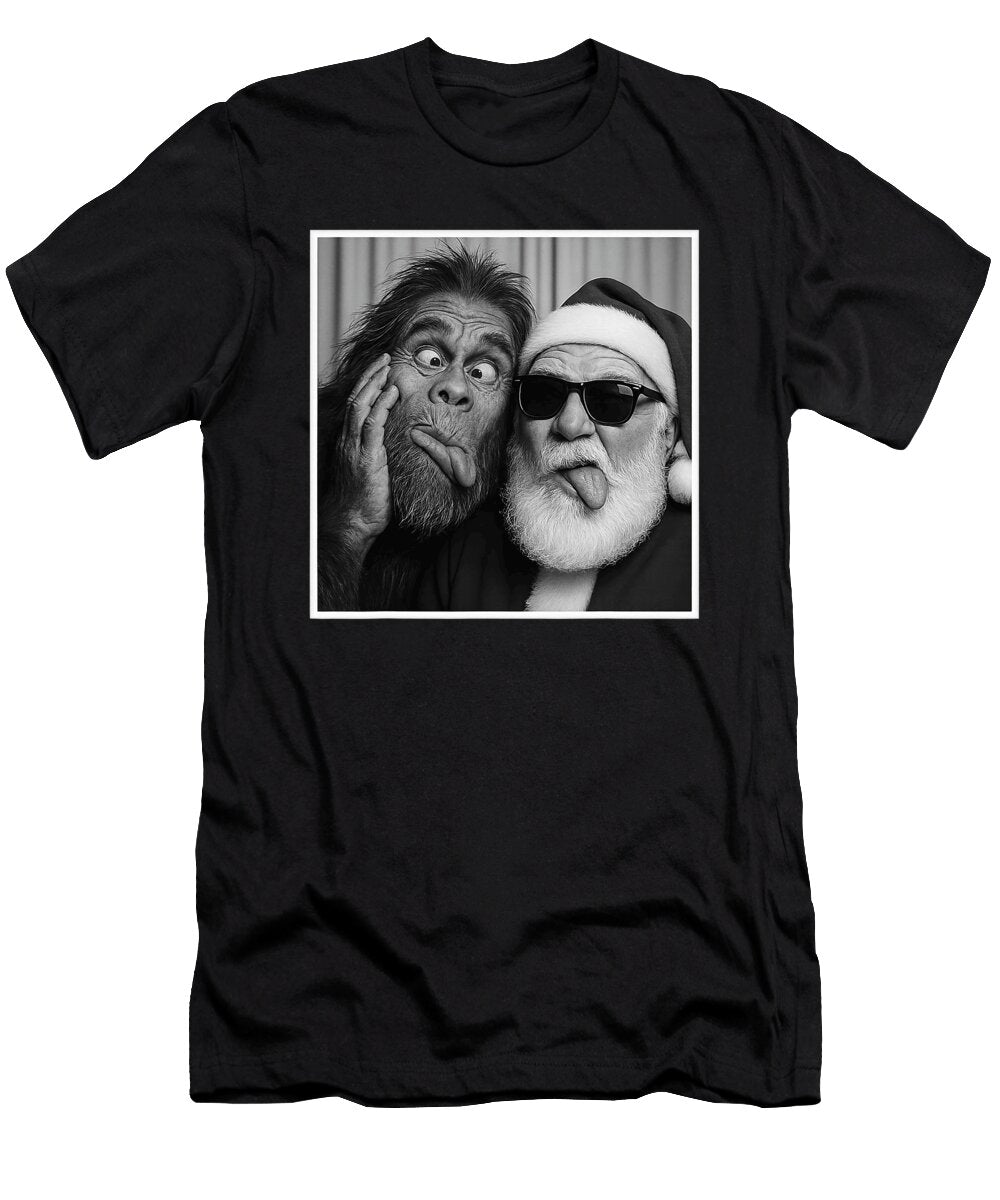 2 Funny Bigfoot Photobooth with Santa Christmas Studi Alex T-Shirt