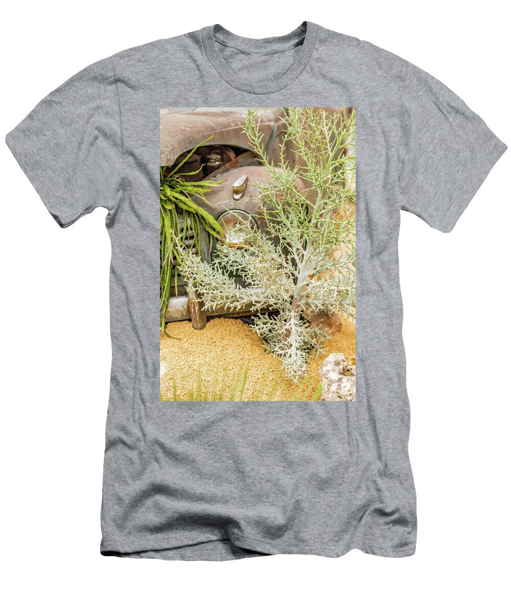 2 the Scrap of Historical Car in the Sand Gone with the Wind T-Shirt