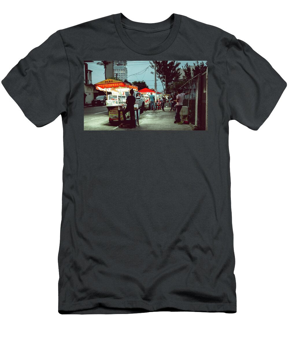 A Street Full of Food Trucks in Veracruz Centro Mahokai Fotoartist T-Shirt