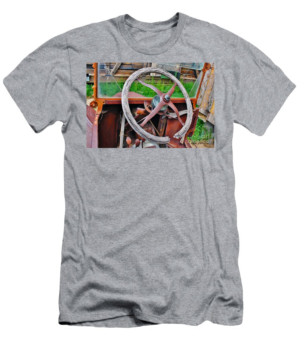 Abandoned Model T Wooden Steering Wheel Console Janice Rae Pariza T-Shirt