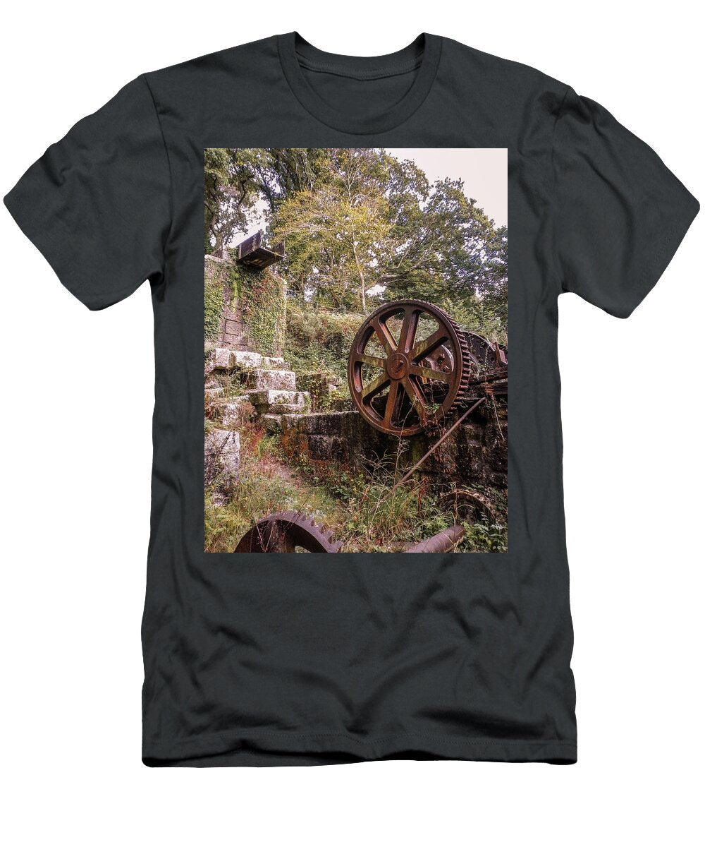 Abandoned Waterwheel Luxulyan Cornwall Richard Brookes T-Shirt