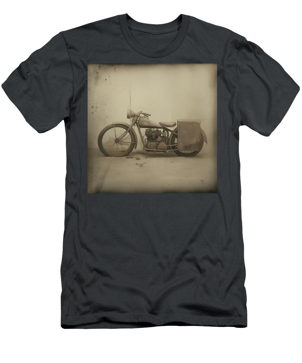 Antique Motorcycle in Profile 02 Yopedro T-Shirt
