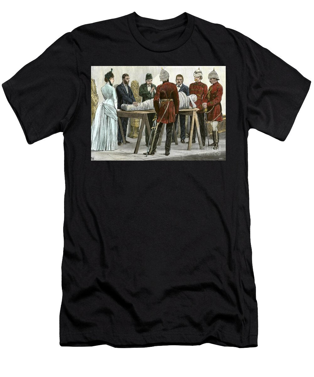 Archeology English and Egyptian Officers Rocking the Bands of an Egyptian Mummy At the Boulak Museum Cairo 1880 Years Colour Engraving of the 19th Century American School T-Shirt