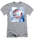 At the Denitst 02 Elisabeth Lucas T-Shirt