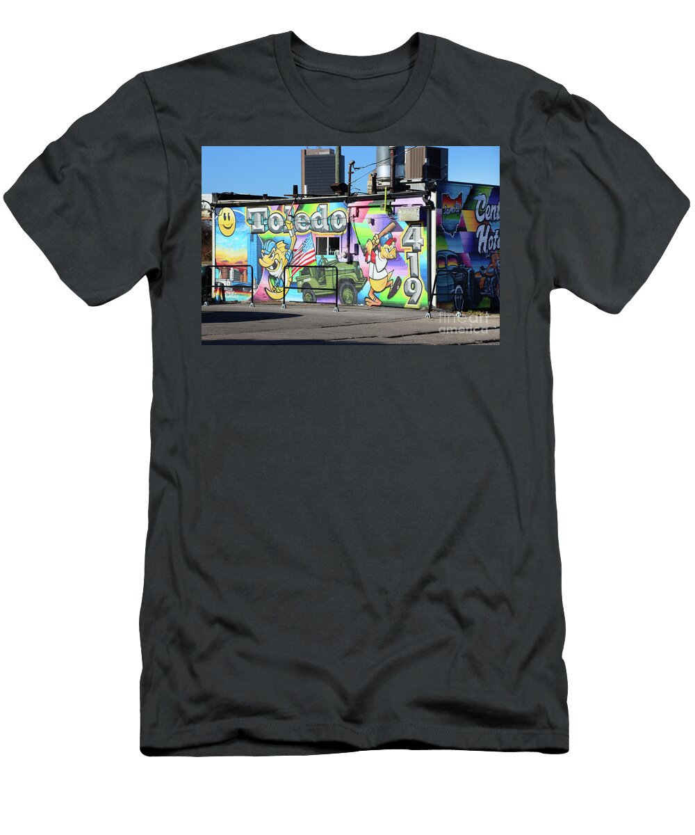 Central Hotdog Mural East Toledo Ohio 4444 Jack Schultz T-Shirt