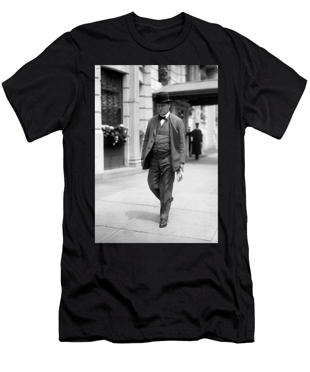 Clarence Darrow Walking Down the Street 1915 War Is Hell Store T-Shirt