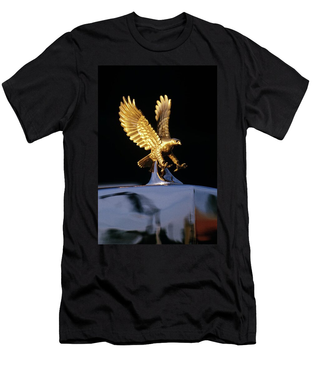 Close Up Detail of Golden Attacking Vintage Images T-Shirt
