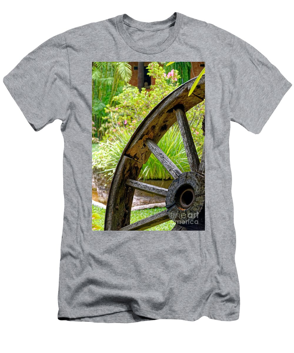 Colonial Time Period Hand Crafted Wagon Wheel Ionut Taran T-Shirt