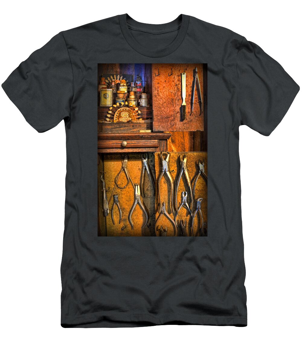 Dentist Dental Porcelain and Extracting Forceps Cabinet Lee Dos Santos T-Shirt