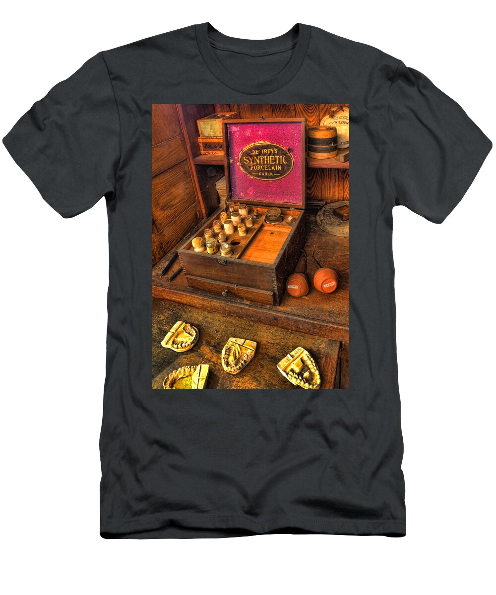 Dentist Dental Porcelain and Molds Ii Lee Dos Santos T-Shirt