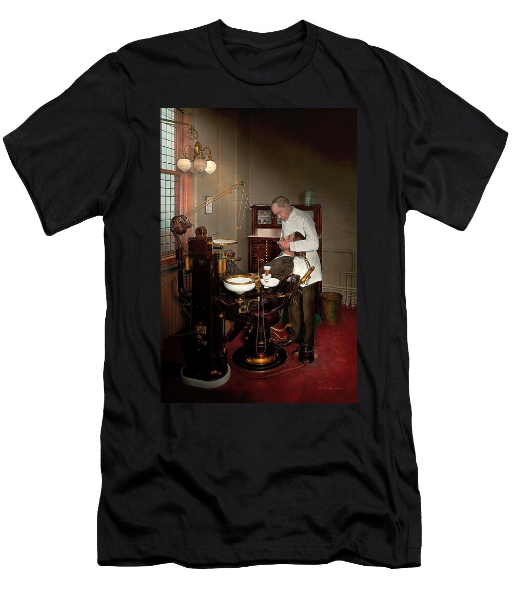 Dentist Roy O Woodruff Dentist 1924 Mike Savad T-Shirt
