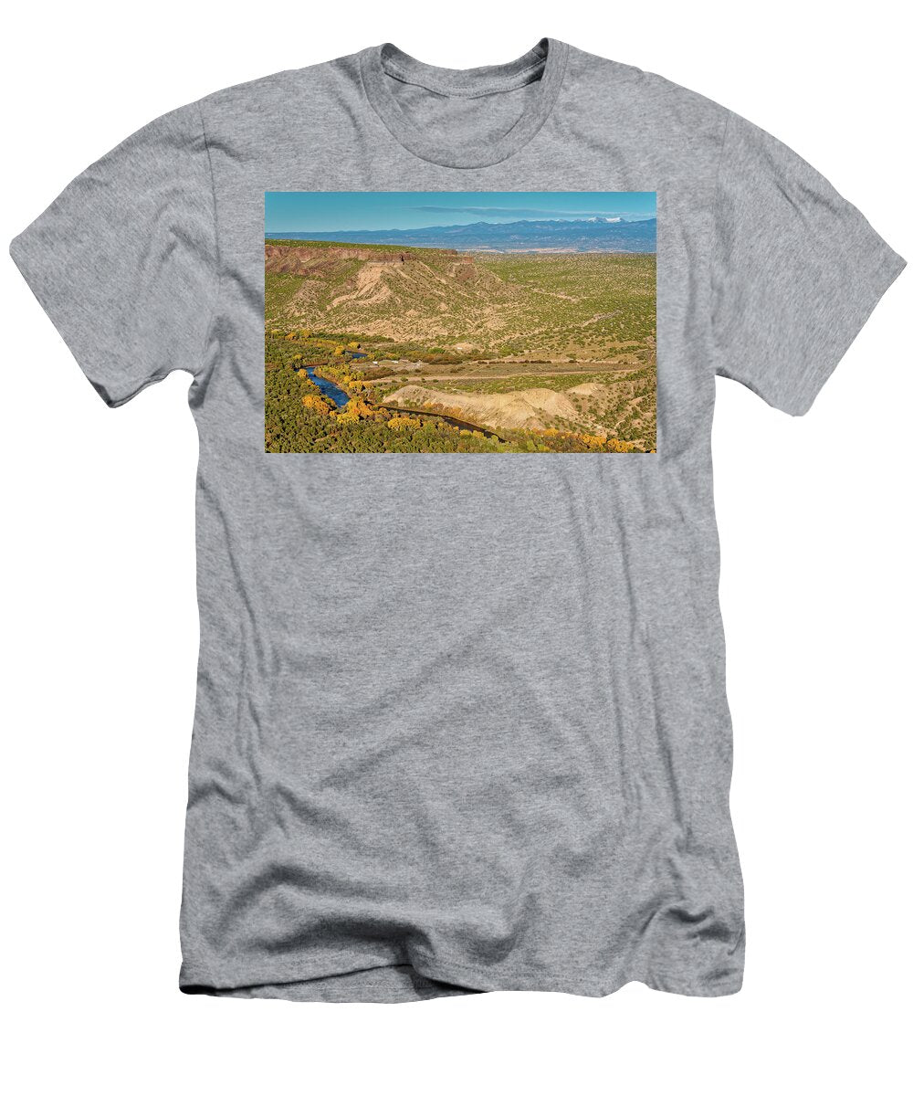 Diablo Canyon Rio Grande and Sangre De Cristo Mountains From White Rock Overlook New Mexico Silvio Ligutti T-Shirt