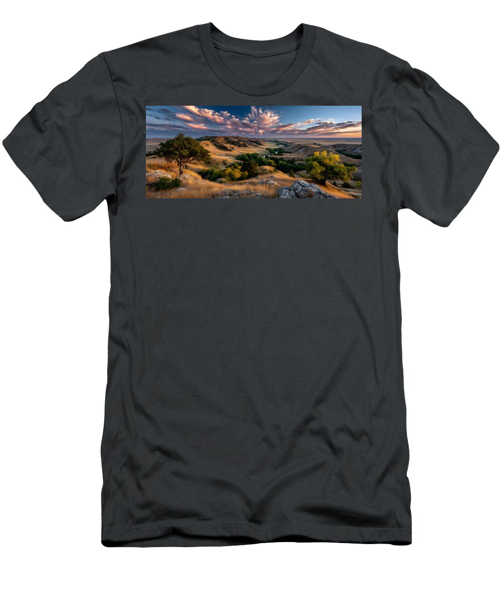Dusk Symphony Across the Great Plains Horizon Sven Andersen T-Shirt