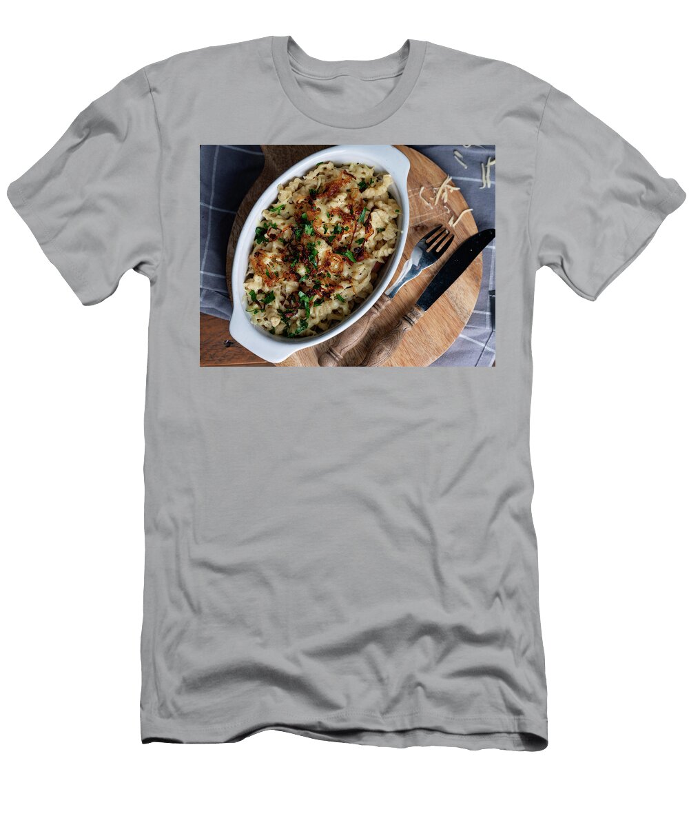 Kaesespaetzle Nailia Schwarz T-Shirt