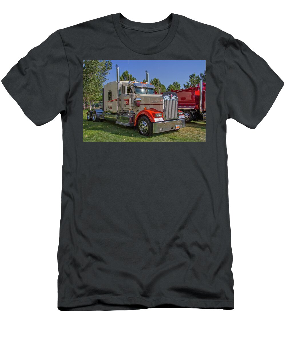 Kenworth Semi Truck At Show 028 Nick Gray T-Shirt