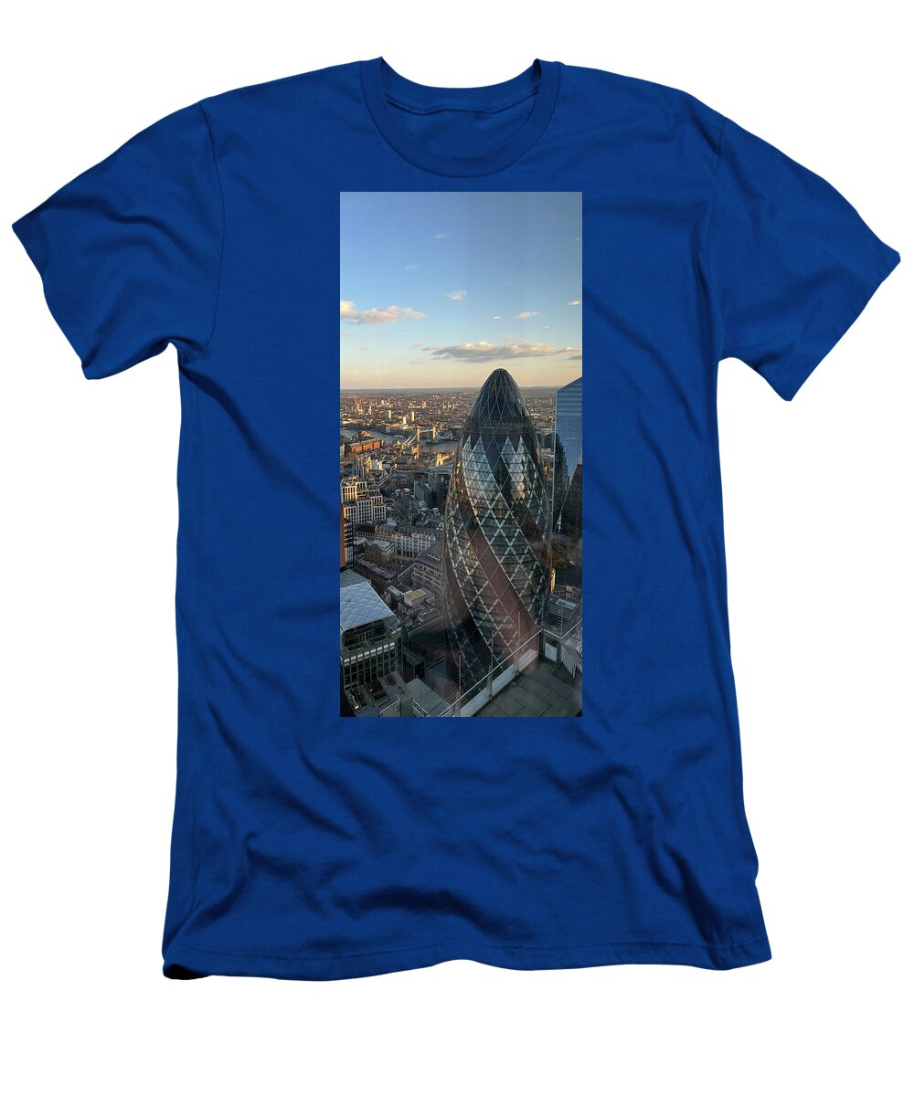 London At Dusk Julie Wilcox T-Shirt