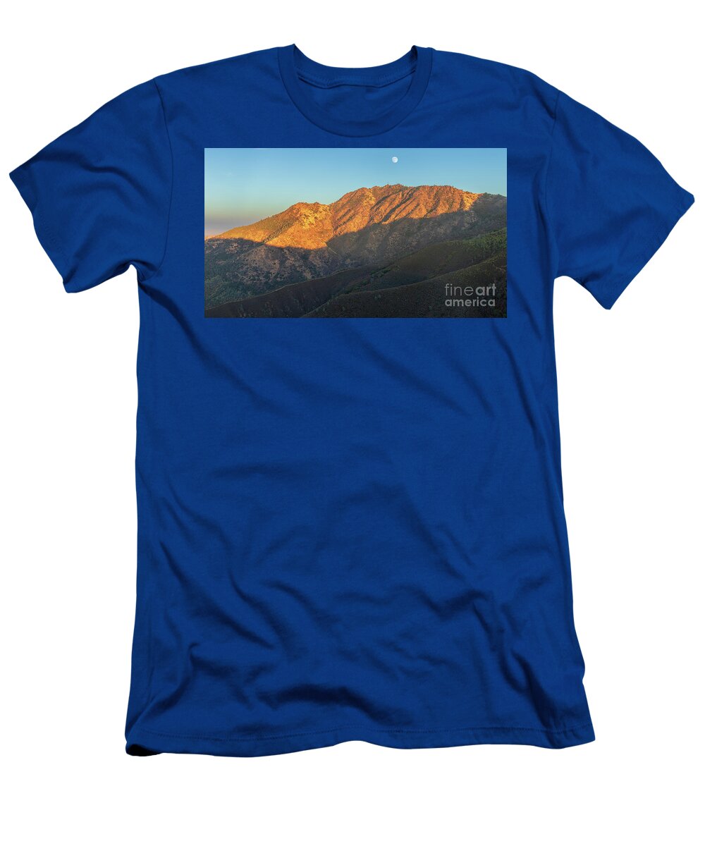 Moonrise Over Mt Diablo North Peak At Sundown Via Eagle Peak Yuval Helfman T-Shirt