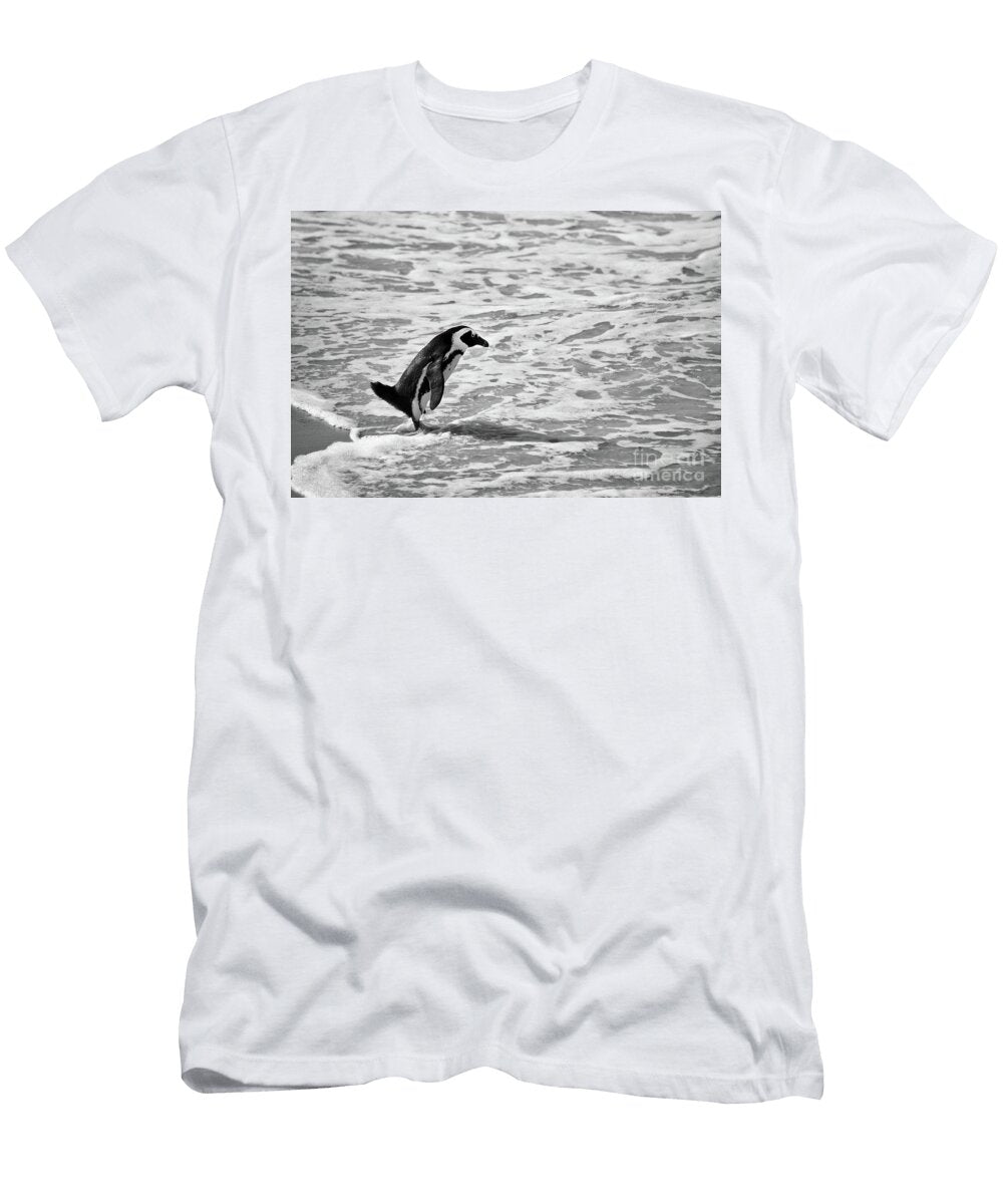 Penquin on a Beach Bath Time Delphimages Photo Creations T-Shirt