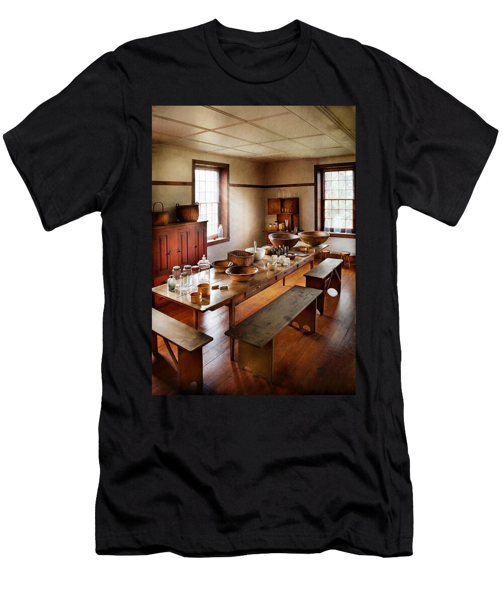 Pharmacist Pharmacy School Mike Savad T-Shirt
