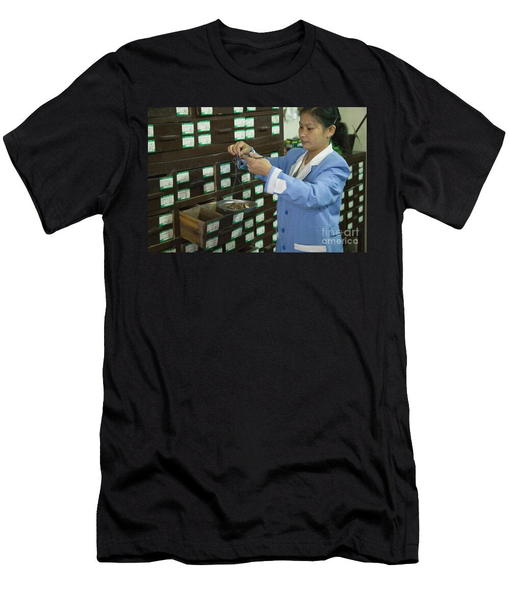 Pharmacist Measuring Dosage Inga Spence T-Shirt