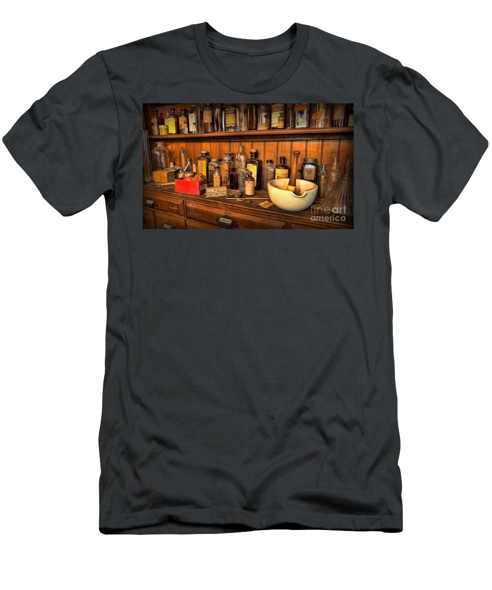 Pharmacist Mortar and Pestle with Apothecary Bottles V Lee Dos Santos T-Shirt