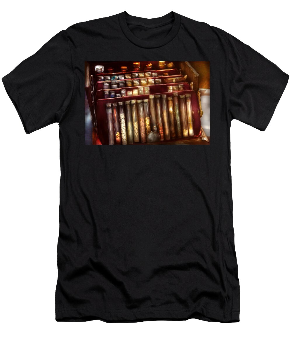Pharmacist the Doctors Field Case Mike Savad T-Shirt