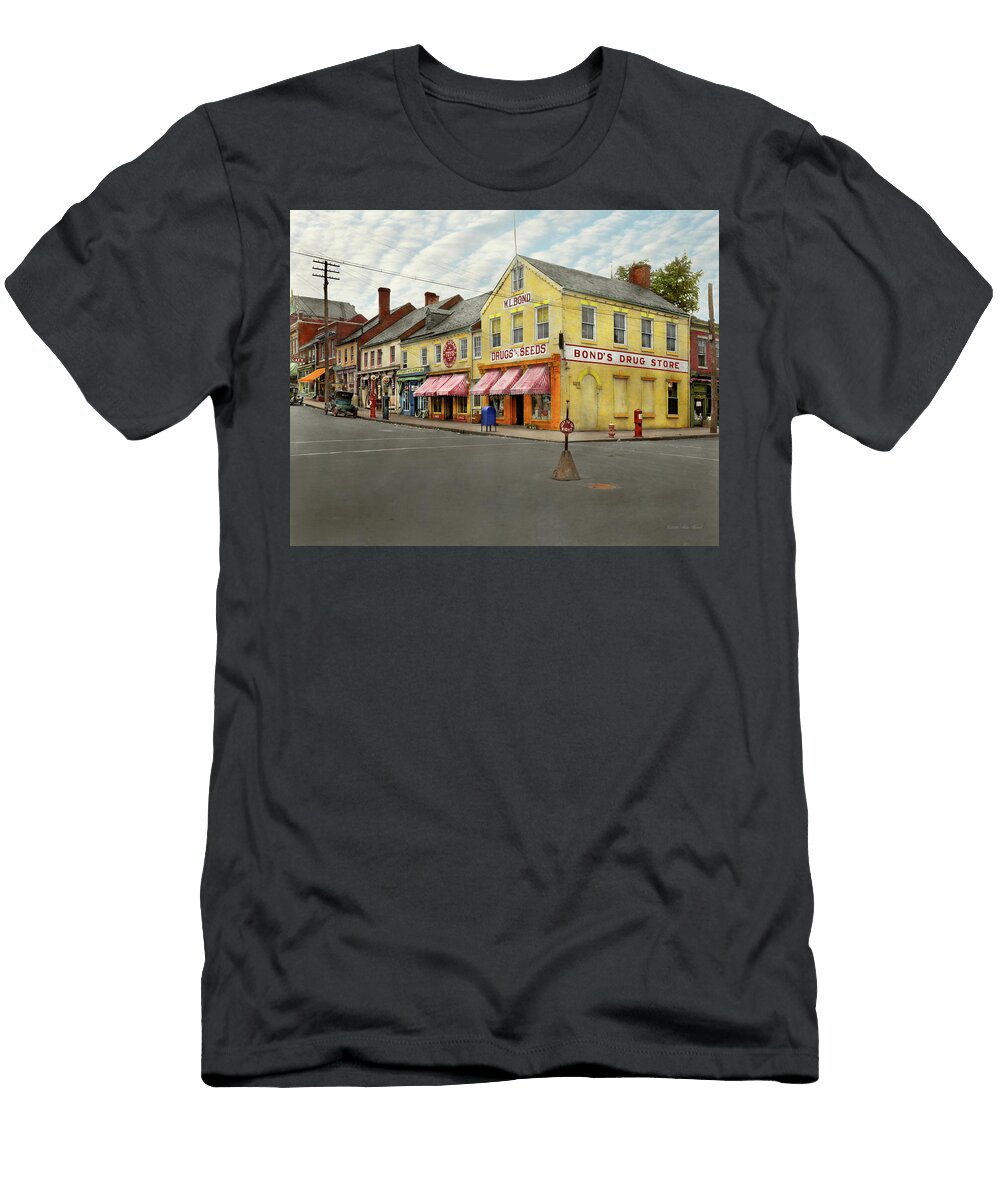 Pharmacy Wl Bond Drugs and Seeds 1927 Mike Savad T-Shirt