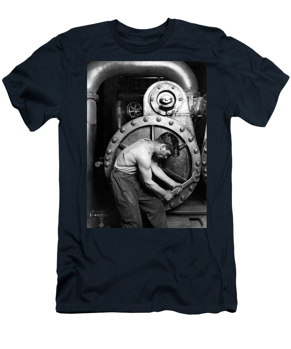 Power House Mechanic 1920 Lewis Hine War Is Hell Store T-Shirt