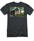 Red Rose Sign on Old Barn Julie a Murray T-Shirt