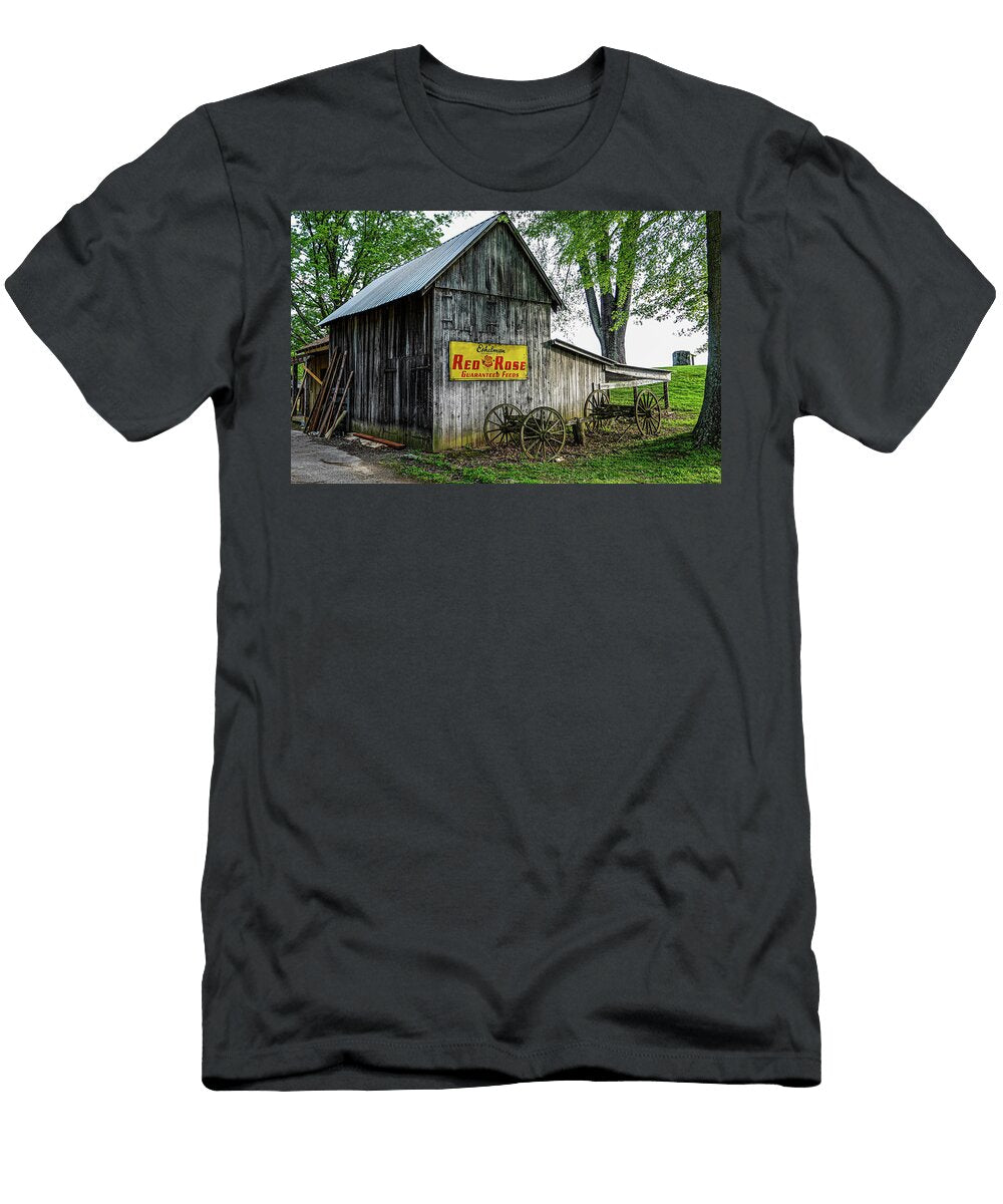 Red Rose Sign on Old Barn Julie a Murray T-Shirt