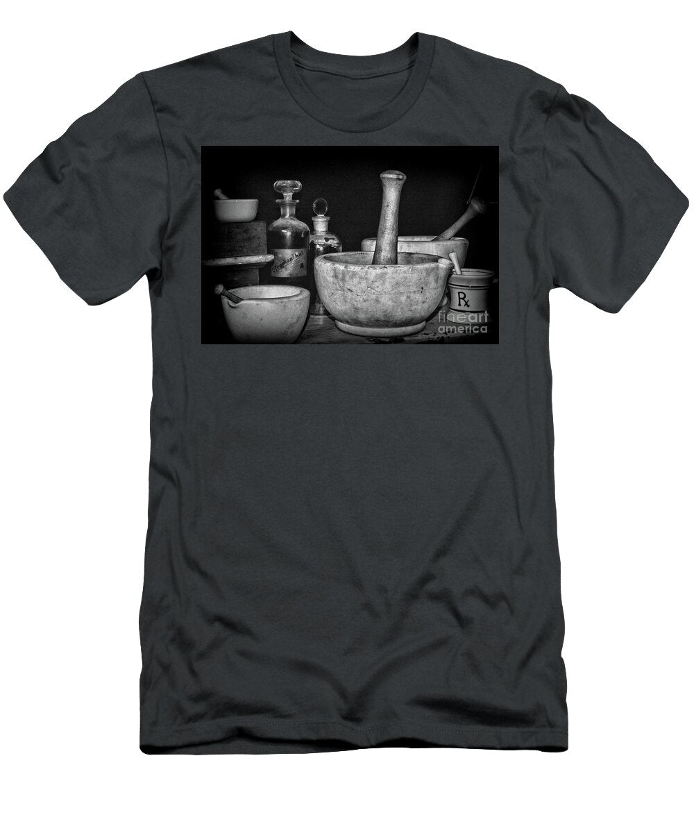 Retro Mortar and Pestle in Black and White Paul Ward T-Shirt