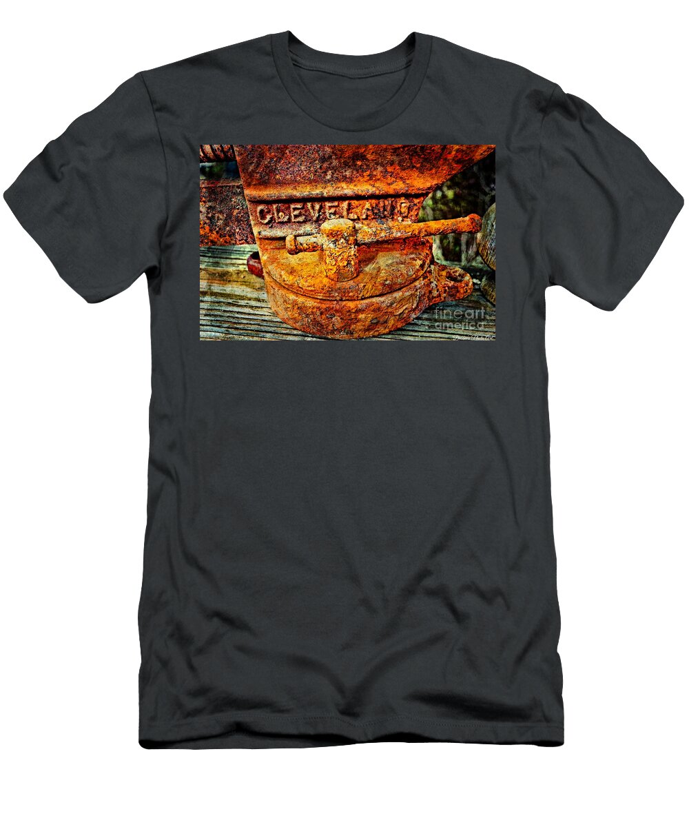Rusty Vise Ii Debbie Portwood T-Shirt