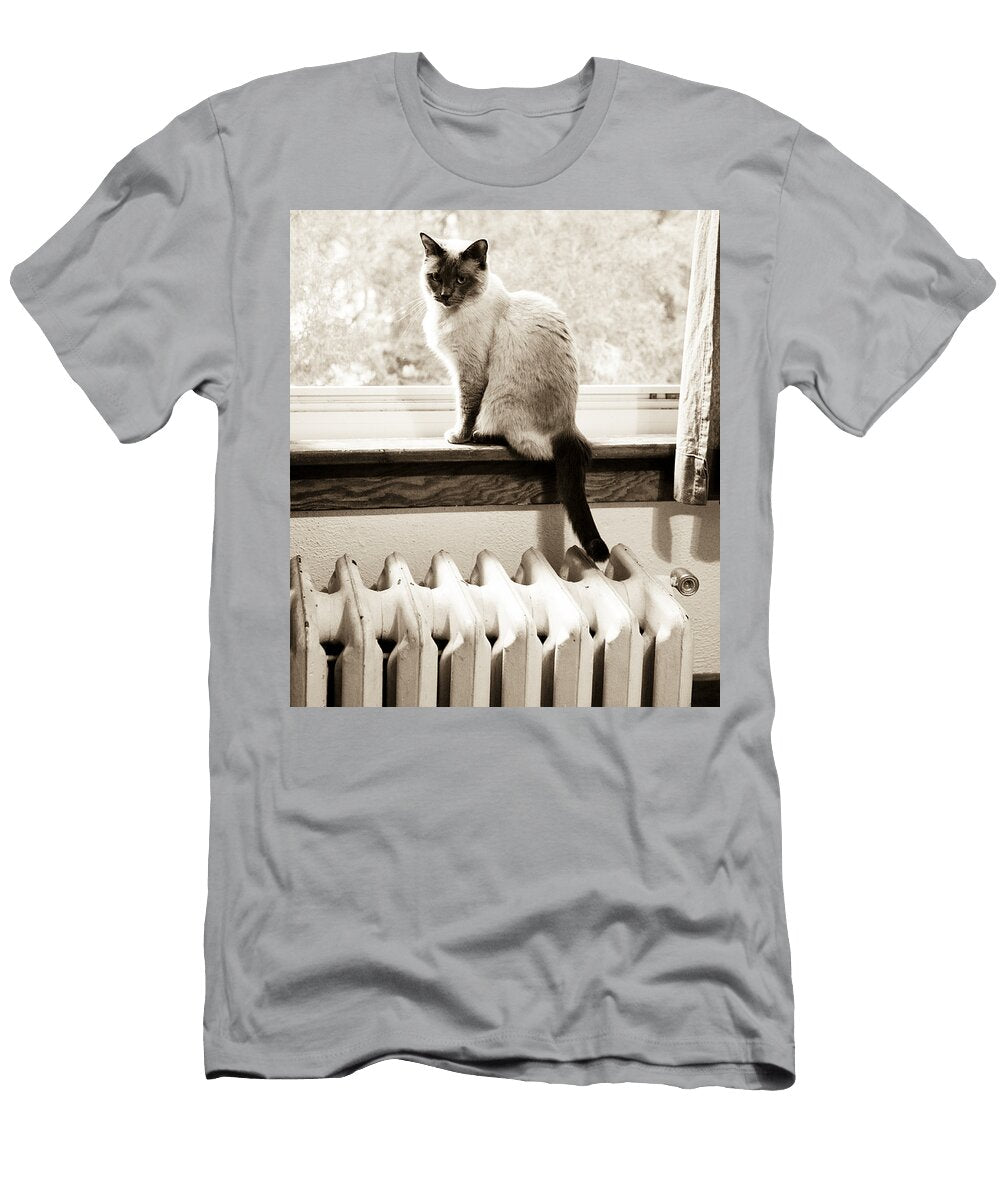 Siamese Cat At Window Marilyn Hunt T-Shirt
