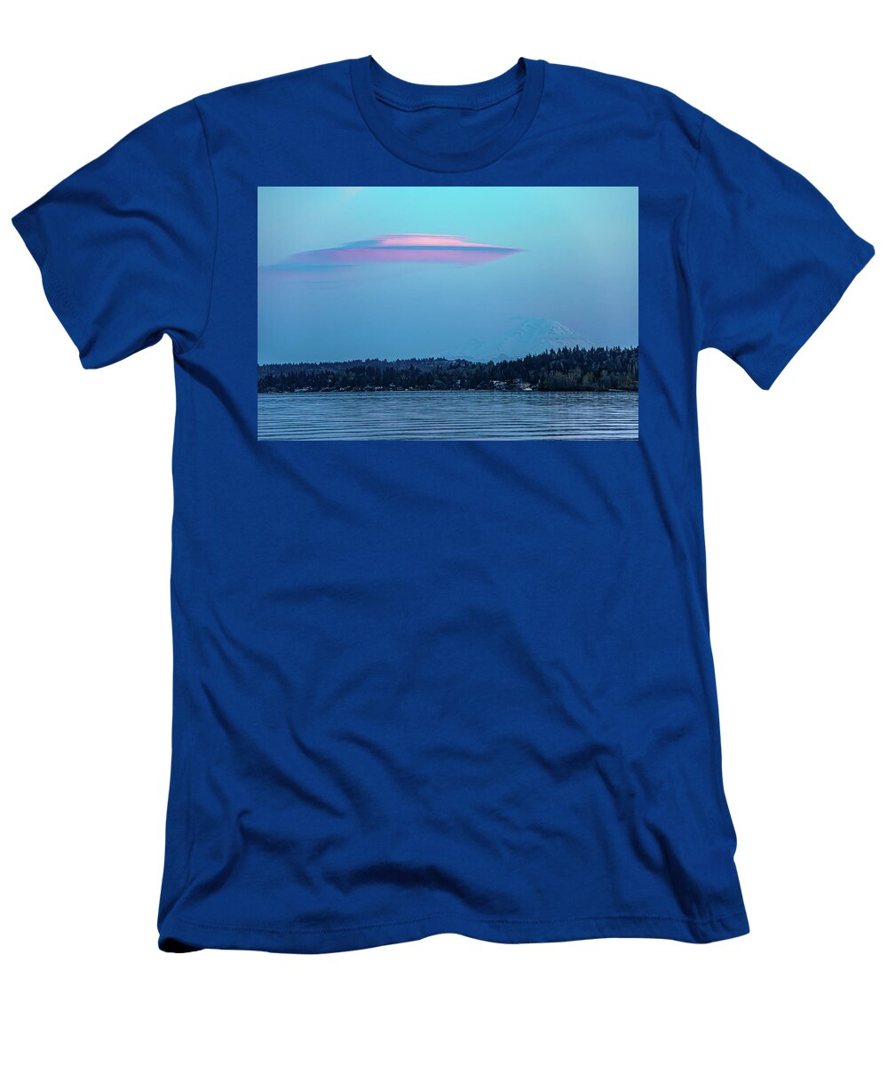 Surreal Lenticular Clouds in Pink Sunset Afterglow Over Mount Rainier Horizontal 1 Ez Lorenz T-Shirt