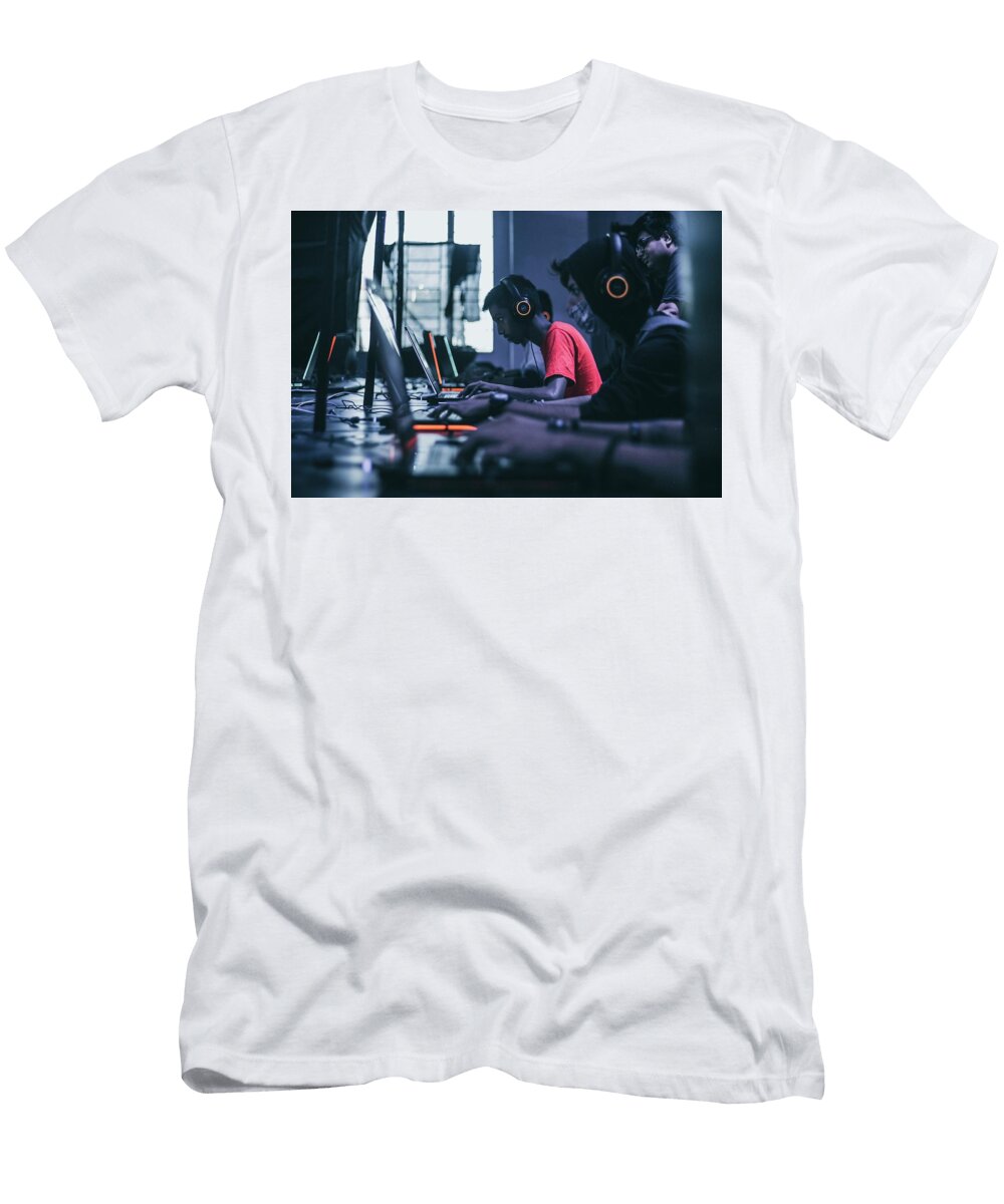Synthwave Gamer Madness 17 Frank Designs T-Shirt