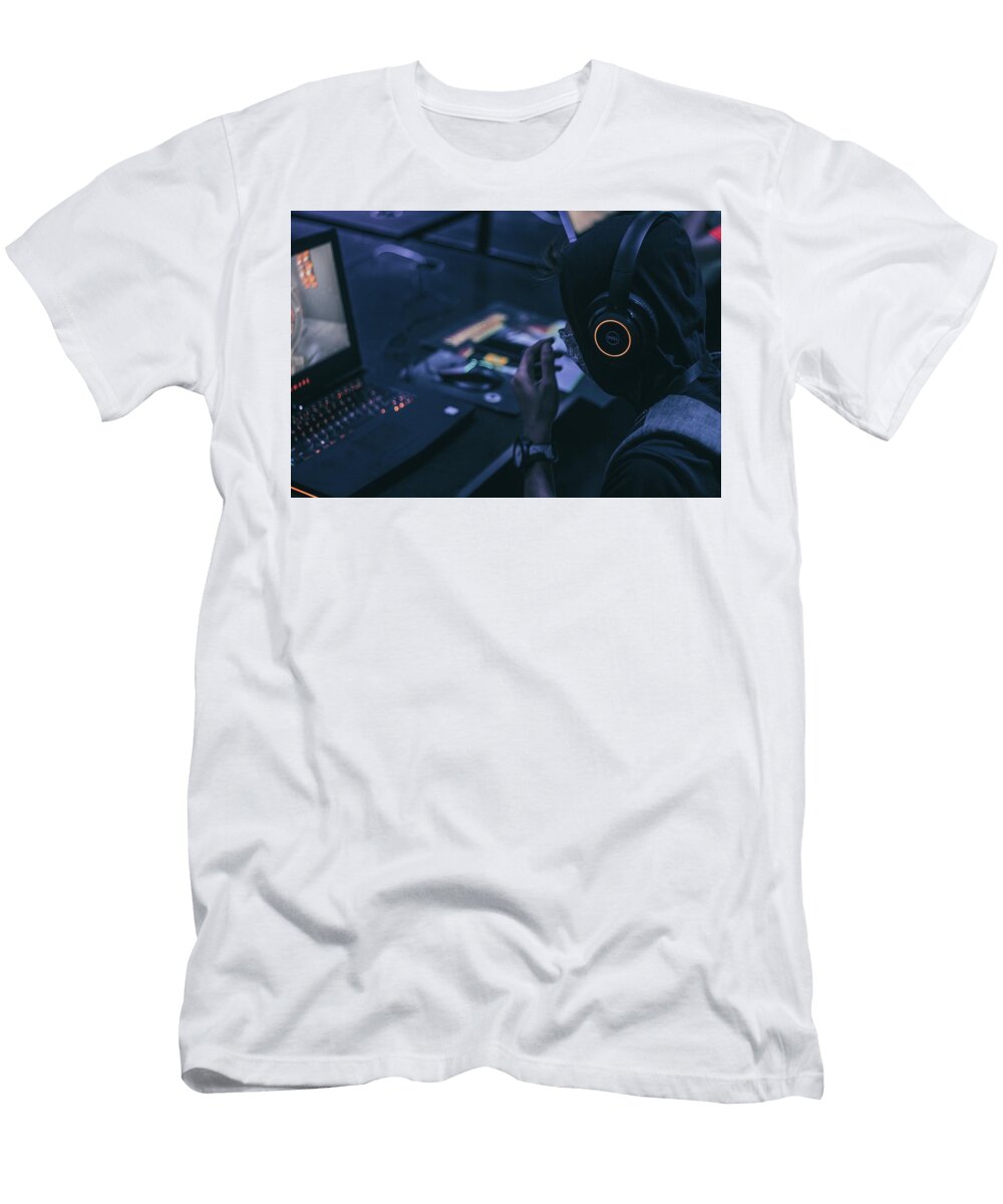Synthwave Gamer Madness 28 Frank Designs T-Shirt