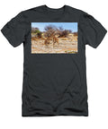 Two Giraffa Camelopardalis Near Waterhole Artush Foto T-Shirt