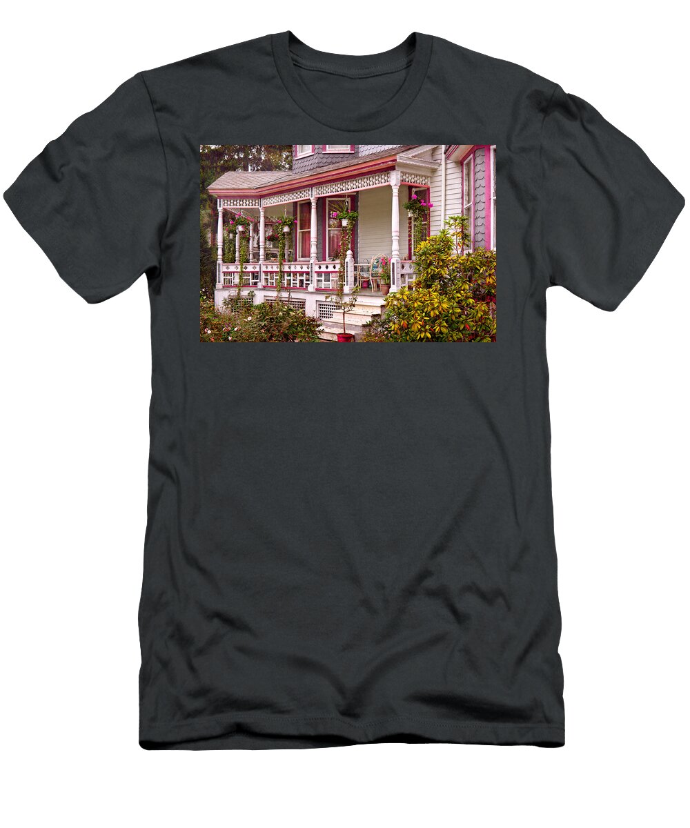 Victorian Belvidere Nj the Beauty of Spring Mike Savad T-Shirt